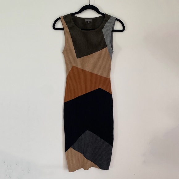 Vince Camuto Dresses & Skirts - Vince Camuto Colorblock midi dress